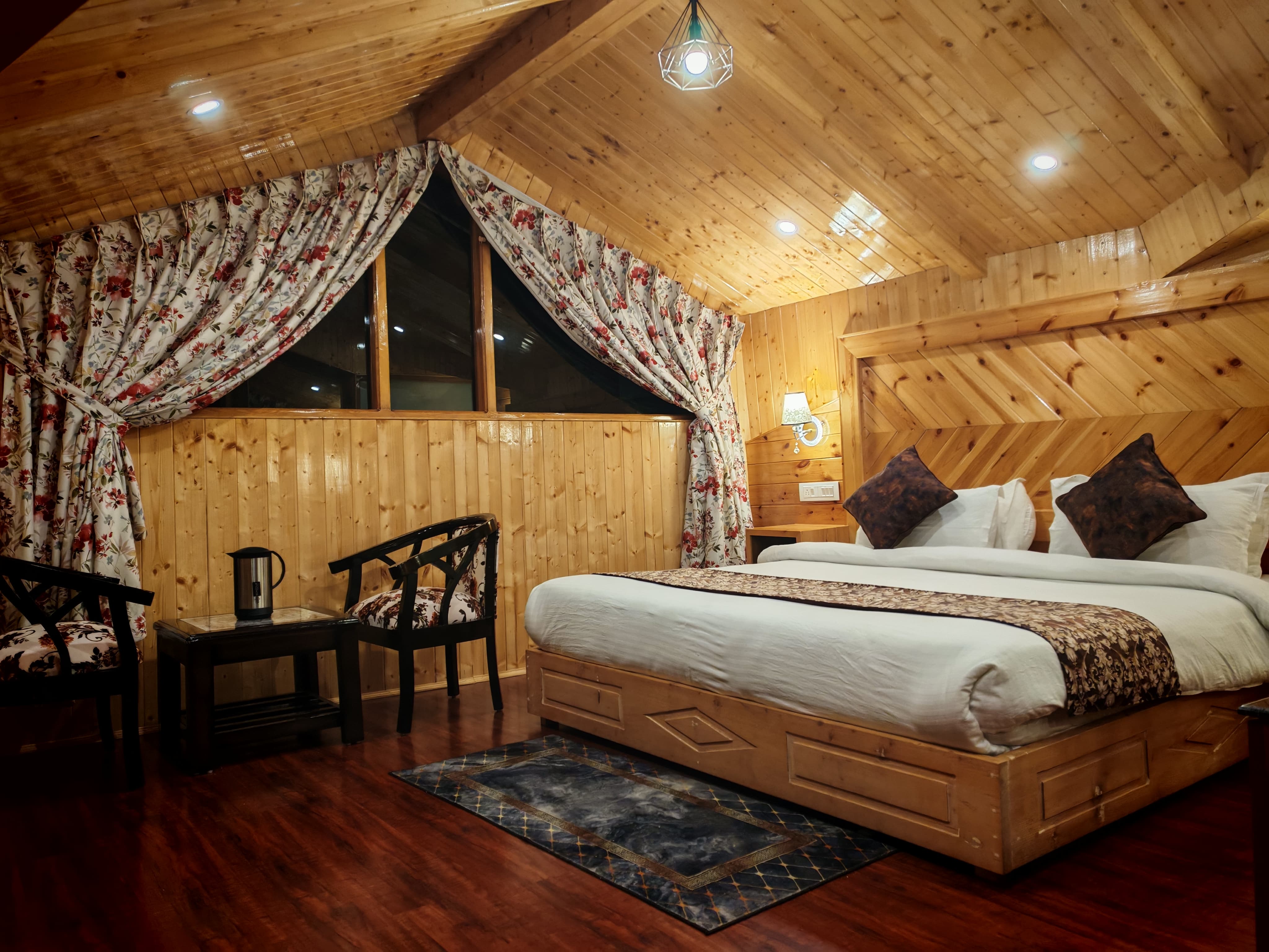 Attic / Honeymoon Rooms view 4