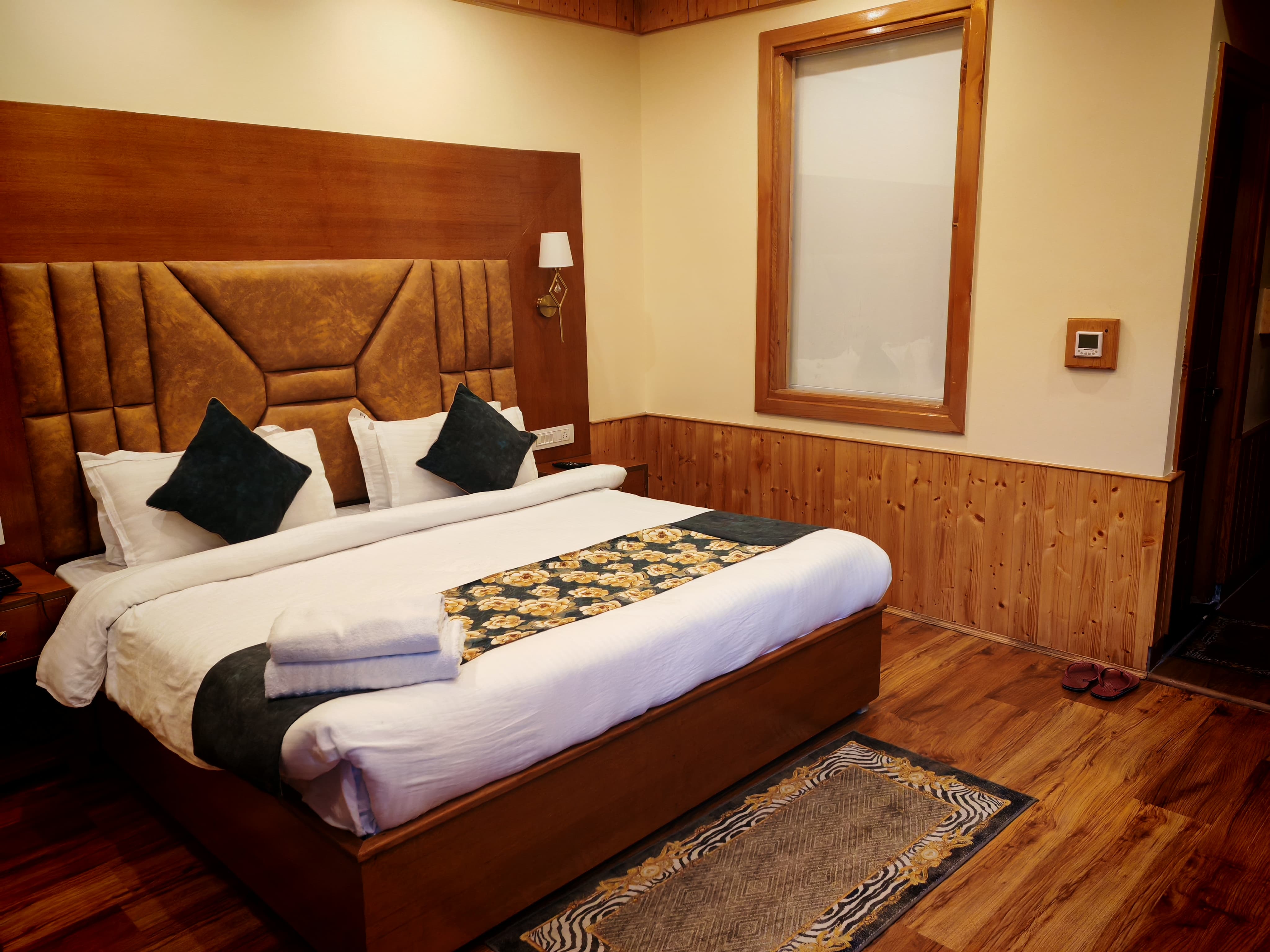 Deluxe Rooms with Balcony view 3